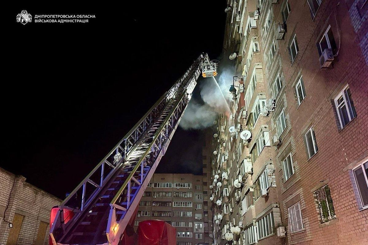 Підступно вночі росіяни поцілили БпЛА по 13-поверхівці у Дніпрі: фото з місць атак 2