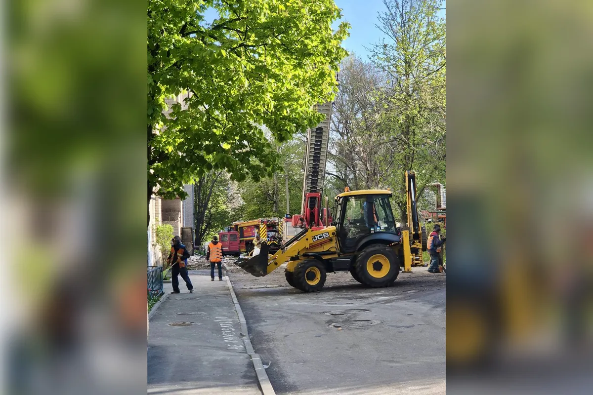 В одному з під’їздів повністю знищені квартири з дев’ятого по шостий поверхи
