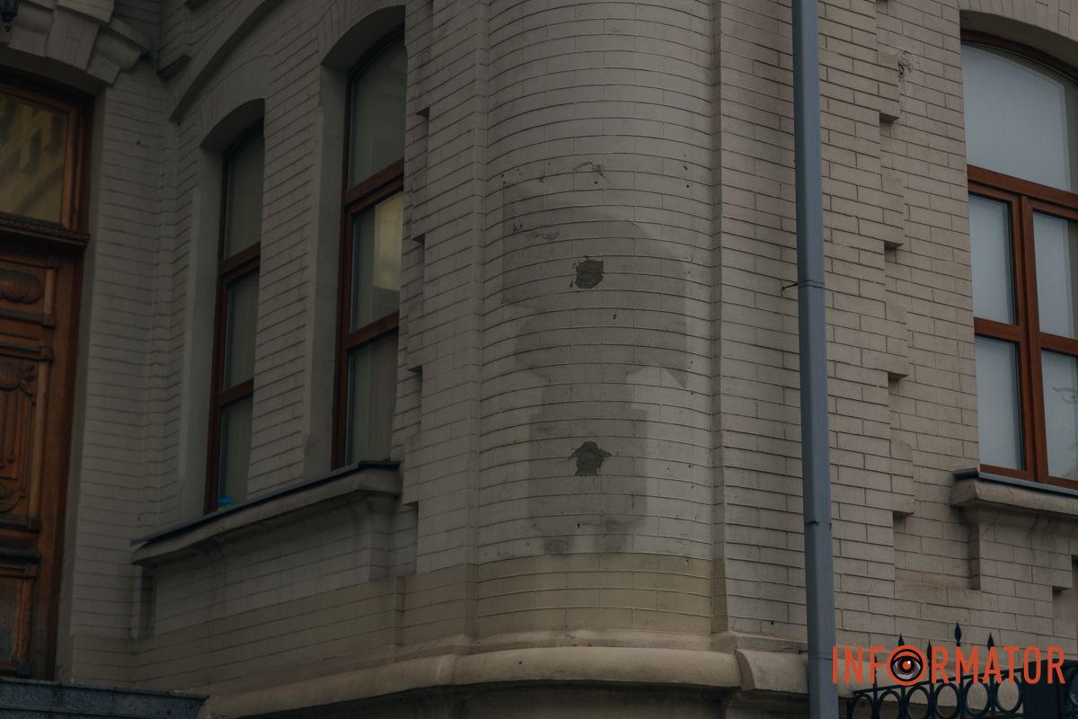 Залишилось пофарбувати стіну 