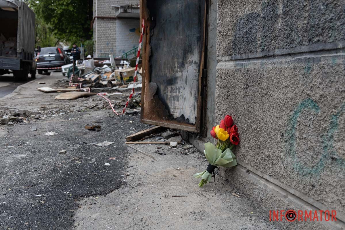 Тюльпани, перев'язані чорною стрічкою