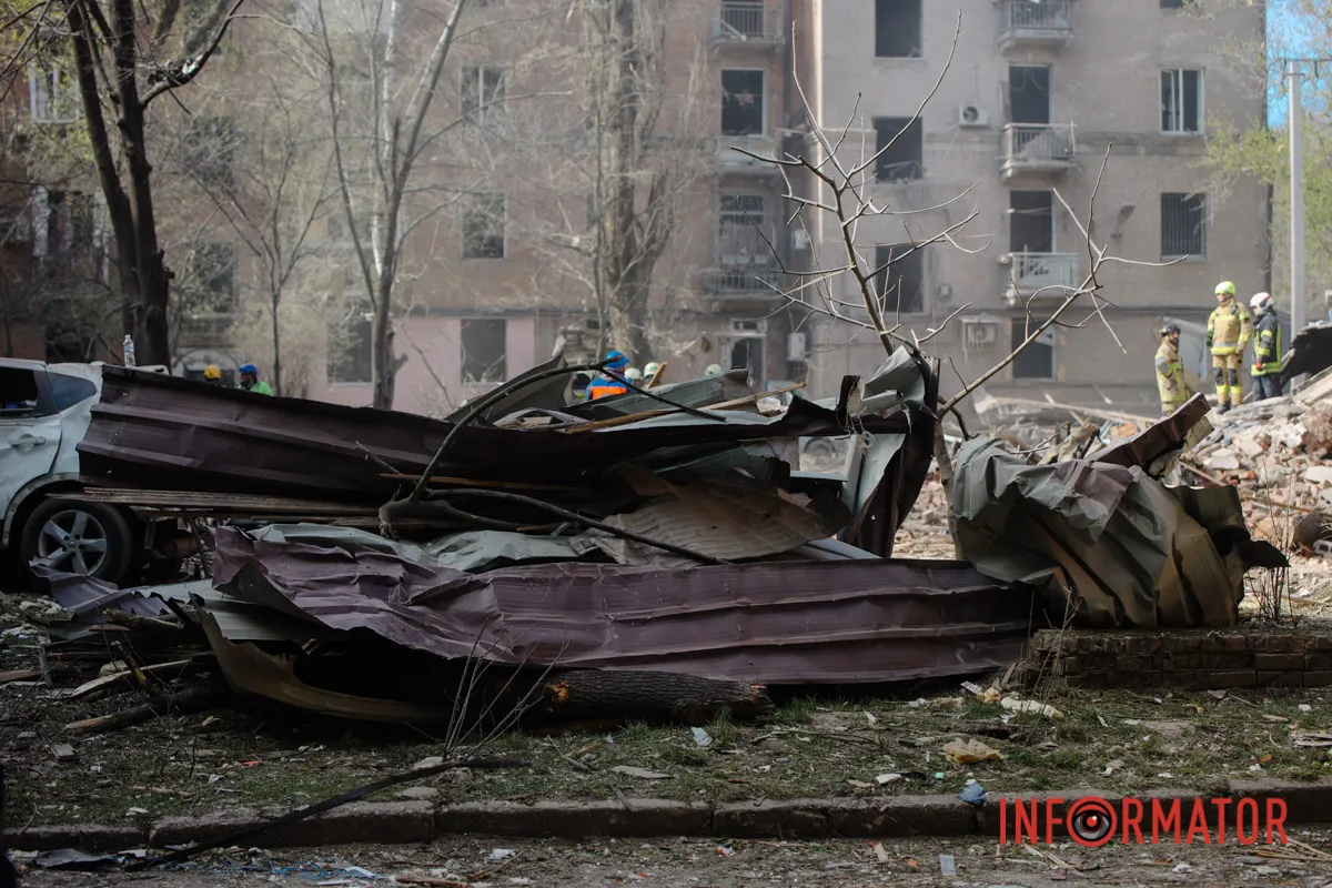 Комбінована атака на Дніпро 25 квітня: фото з місць атак 93