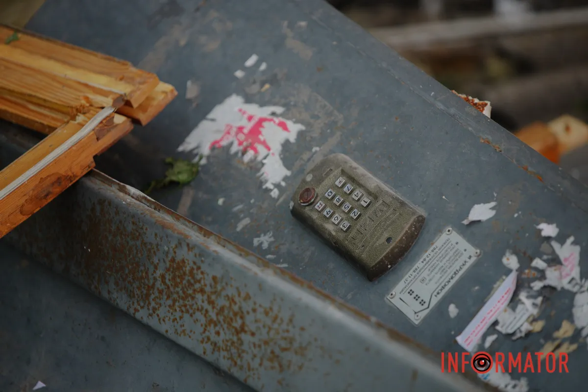 Комбінована атака на Дніпро 25 квітня: фото з місць атак 76