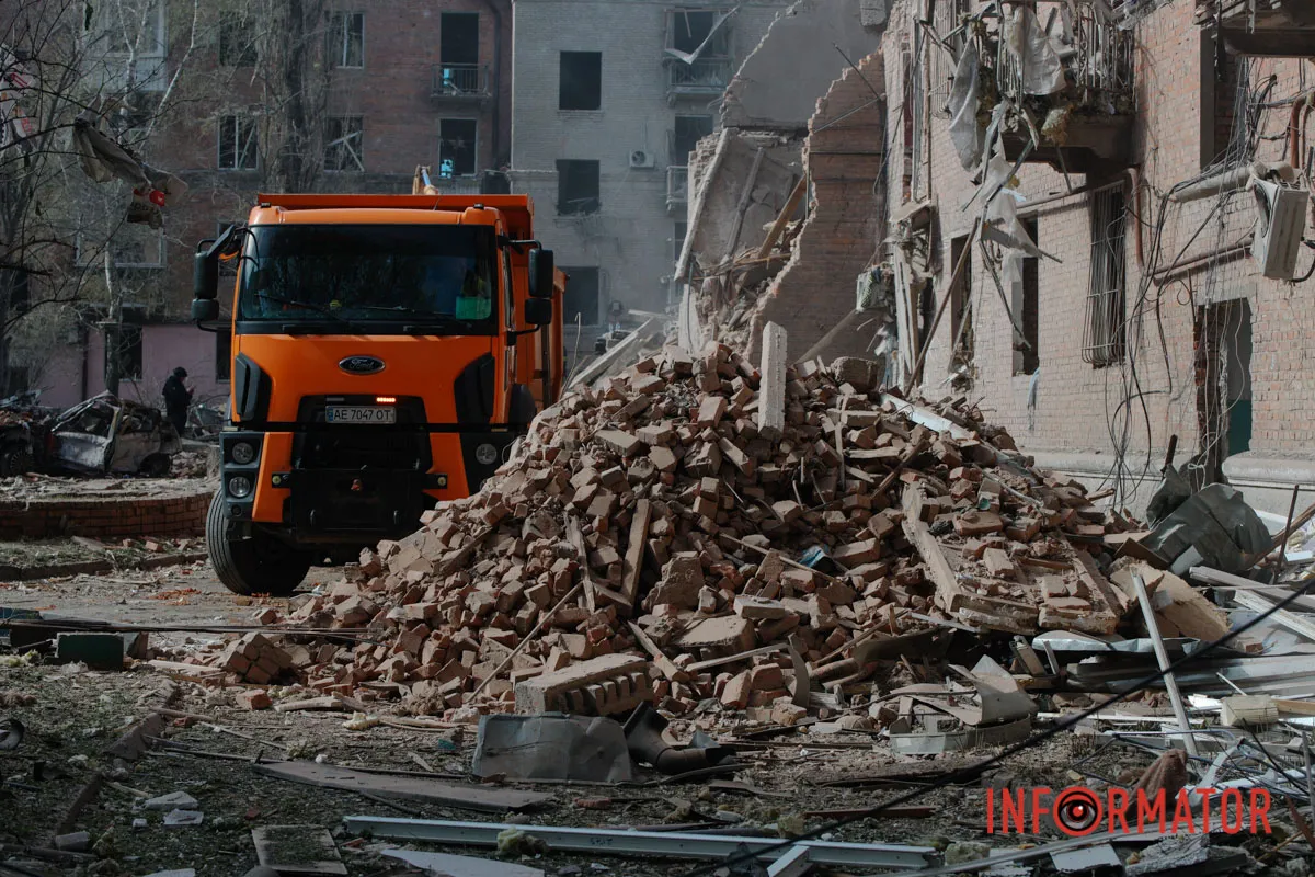 Комбінована атака на Дніпро 25 квітня: фото з місць атак 72