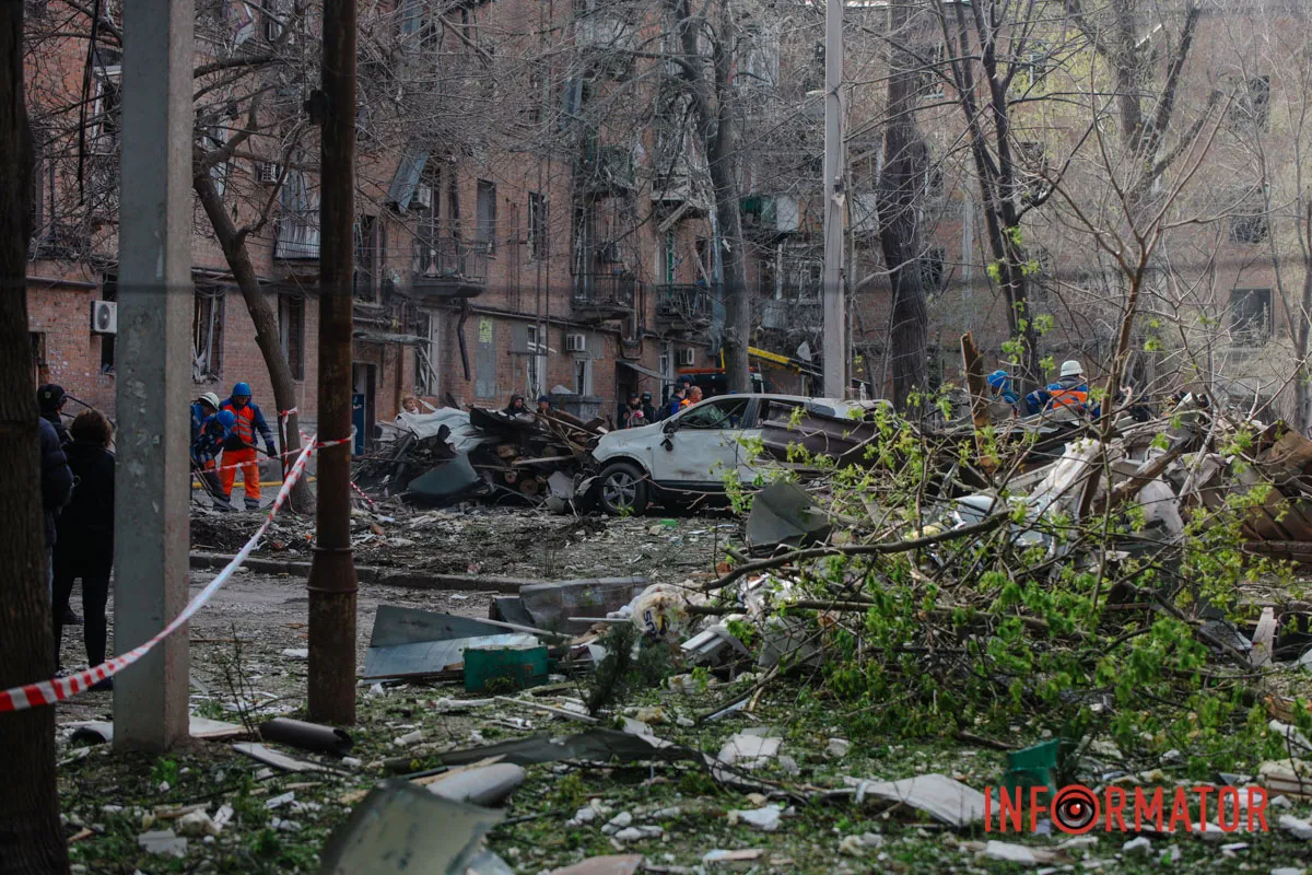 Комбінована атака на Дніпро 25 квітня: фото з місць атак 64