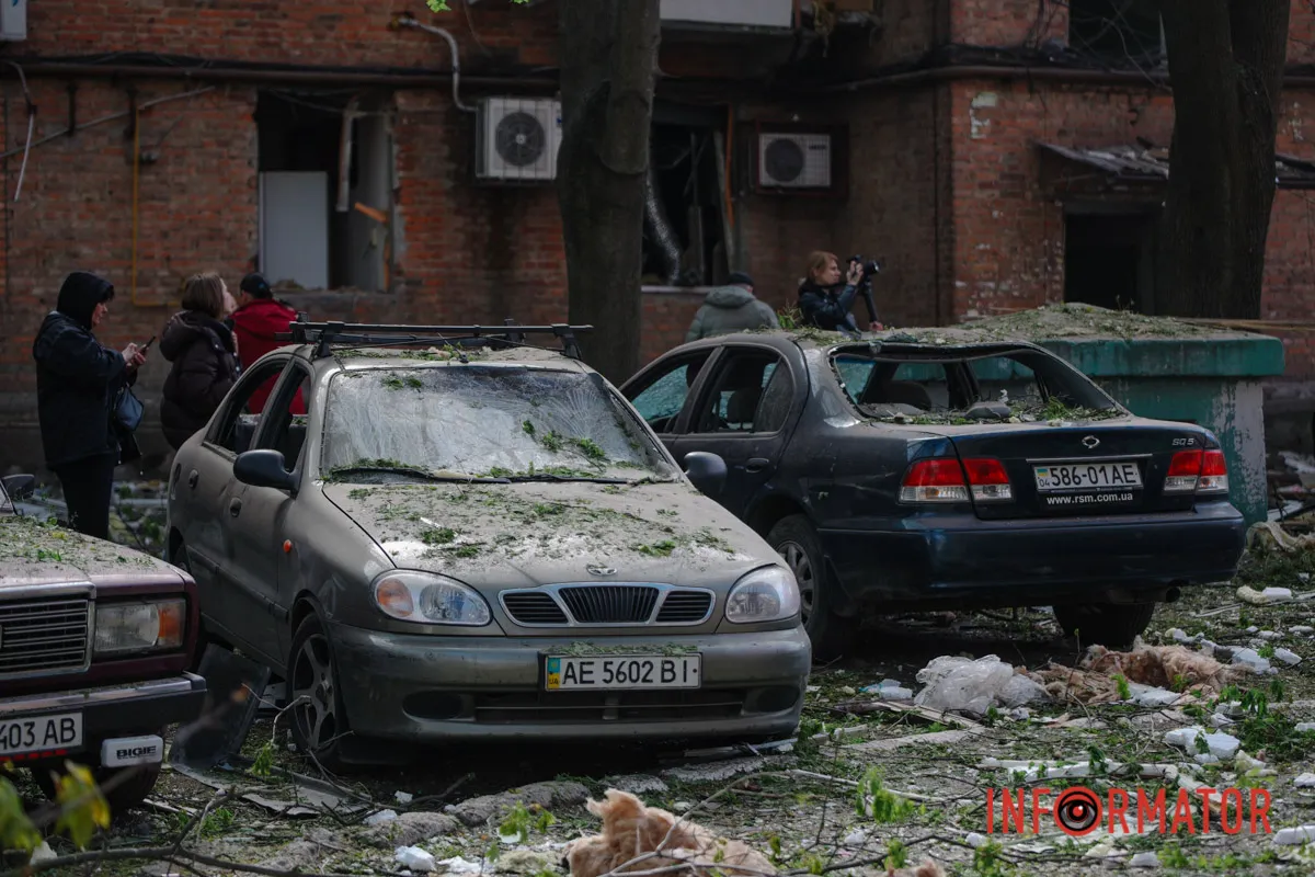 Комбінована атака на Дніпро 25 квітня: фото з місць атак 56