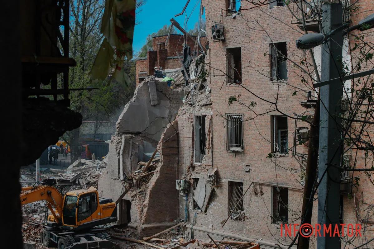 Комбінована атака на Дніпро 25 квітня: фото з місць атак 31