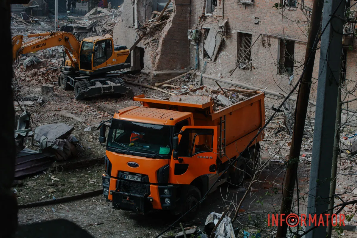 Комбінована атака на Дніпро 25 квітня: фото з місць атак 29