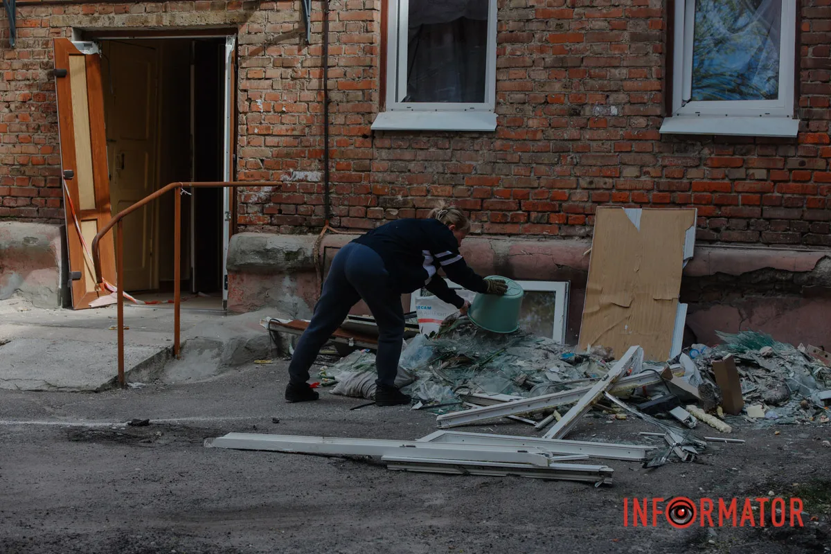 Комбінована атака на Дніпро 25 квітня: фото з місць атак 24