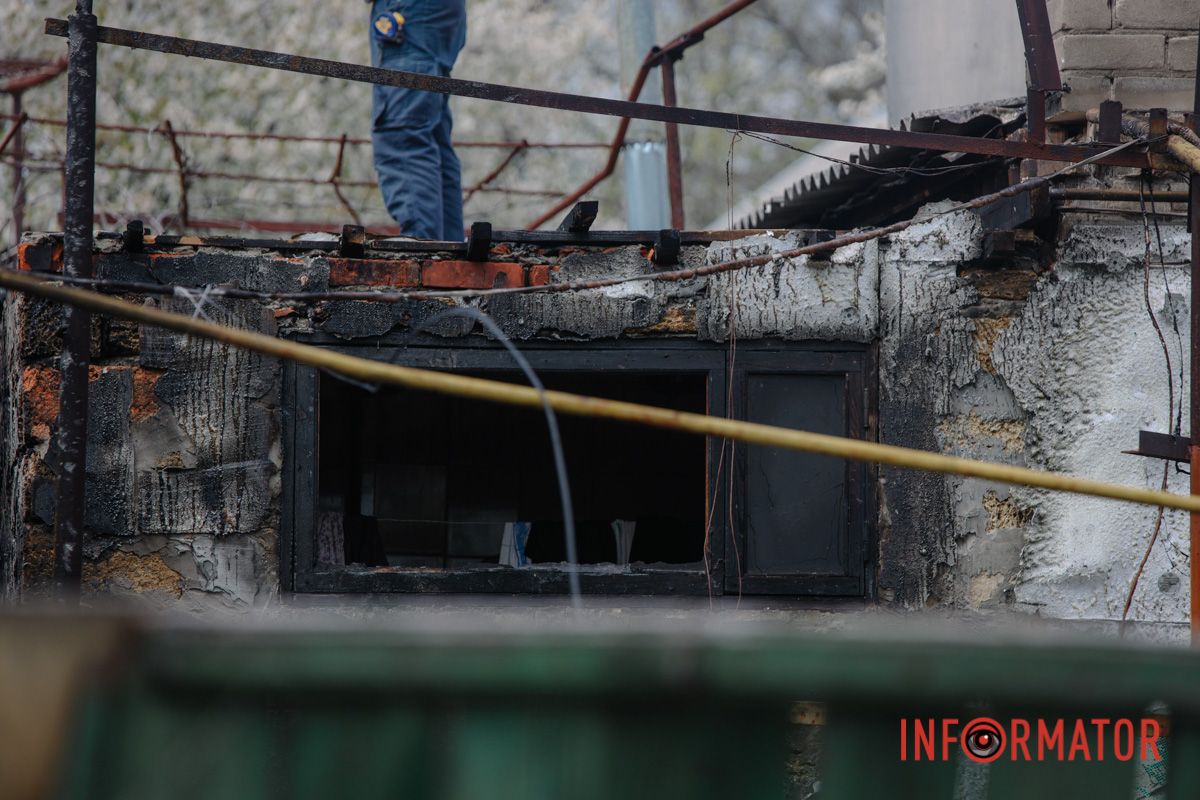 Там дрон впав на будинок і спалахнула пожежа