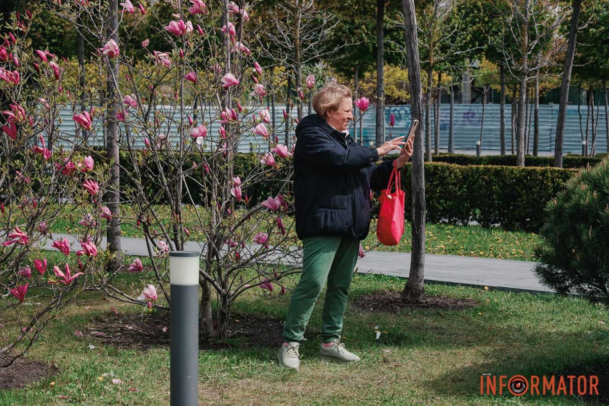 У Дніпрі у сквері Прибережному та на Перемозі розквітли ніжні сакури та магнолії 14