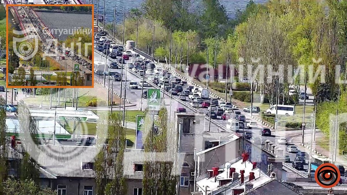 Розраховуйте час: у Дніпрі на заїзді на Новий міст ускладнений рух