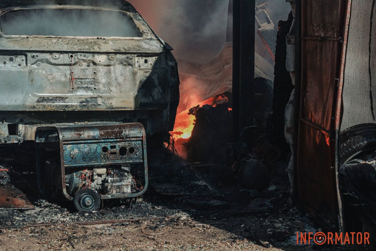 Сильное задымление над городом: в Днепре на Саксаганского горит СТО 18