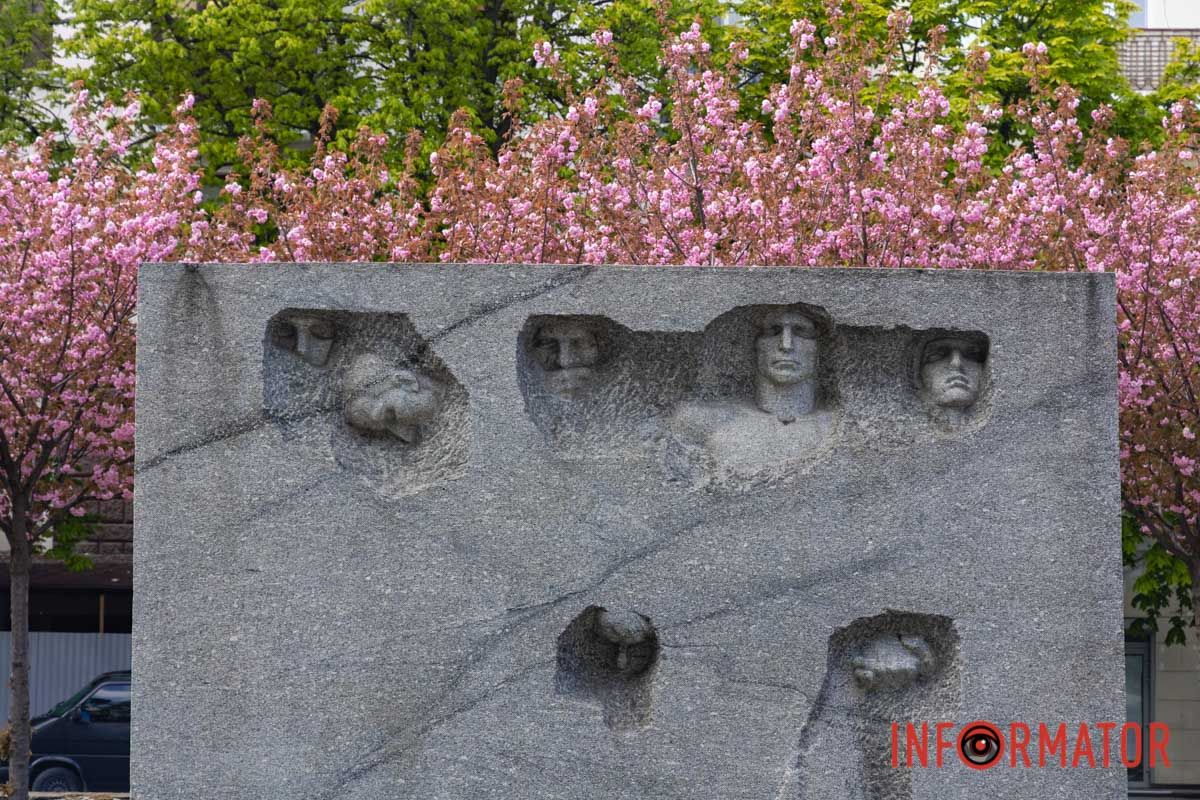 Ідеї для фотографій: де у Дніпрі ще розквітли алеї сакур та тюльпанів 33