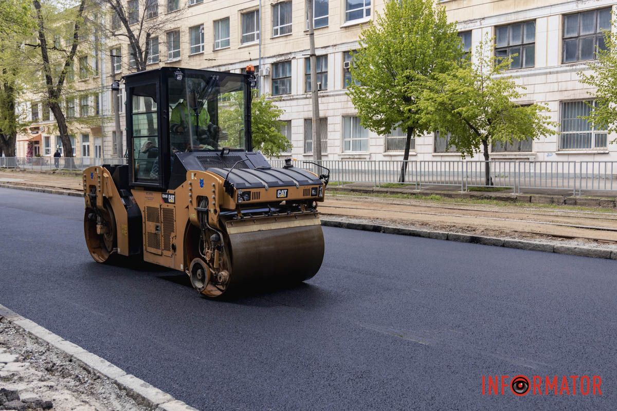 Зокррема відбувається вирівнювання бордюрів і фрезерування