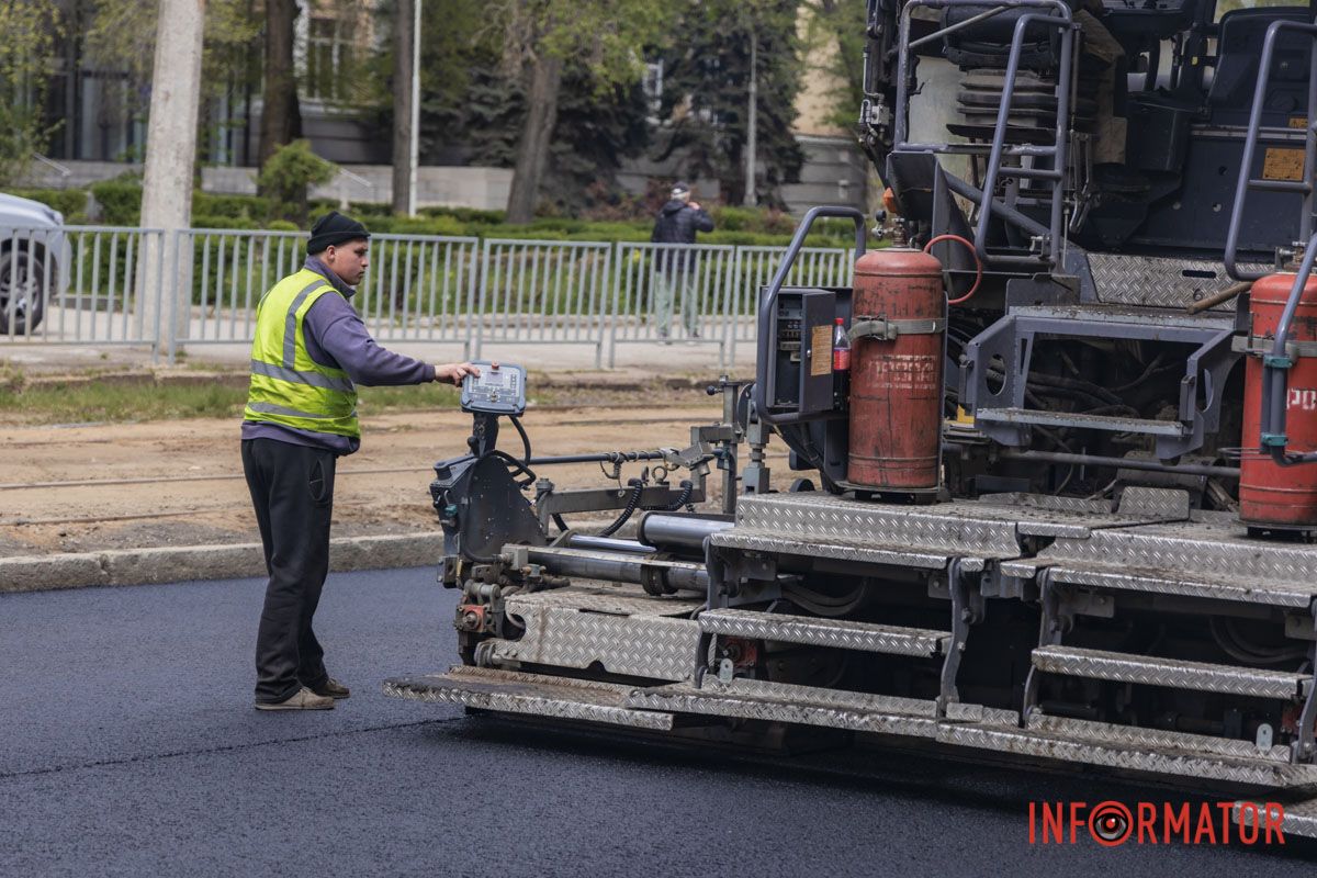 Роботи виконують щодня на різних ділянках як на лівому, так і на правому березі.