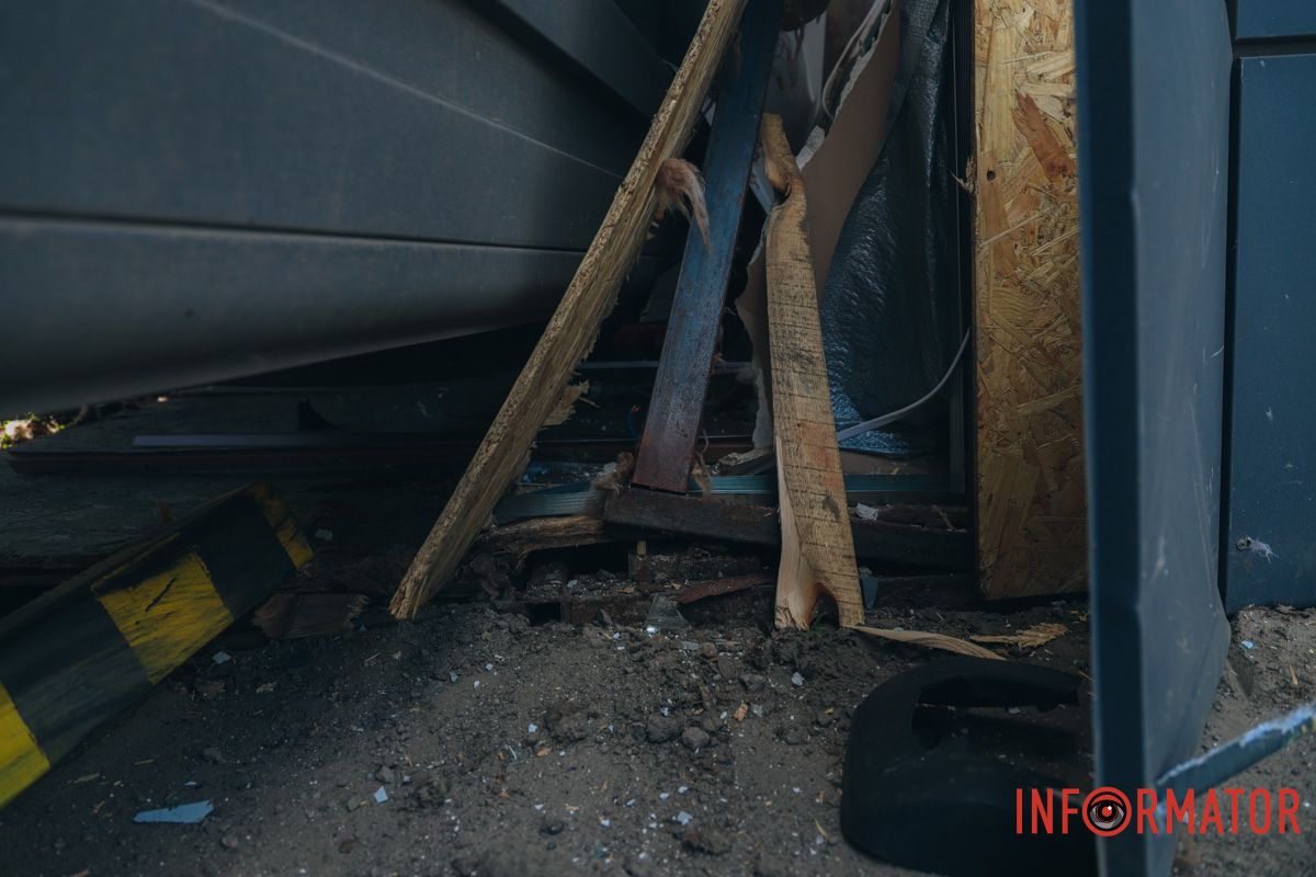 В Днепре на проспекте Мазепы грузовик въехал в киоск 9