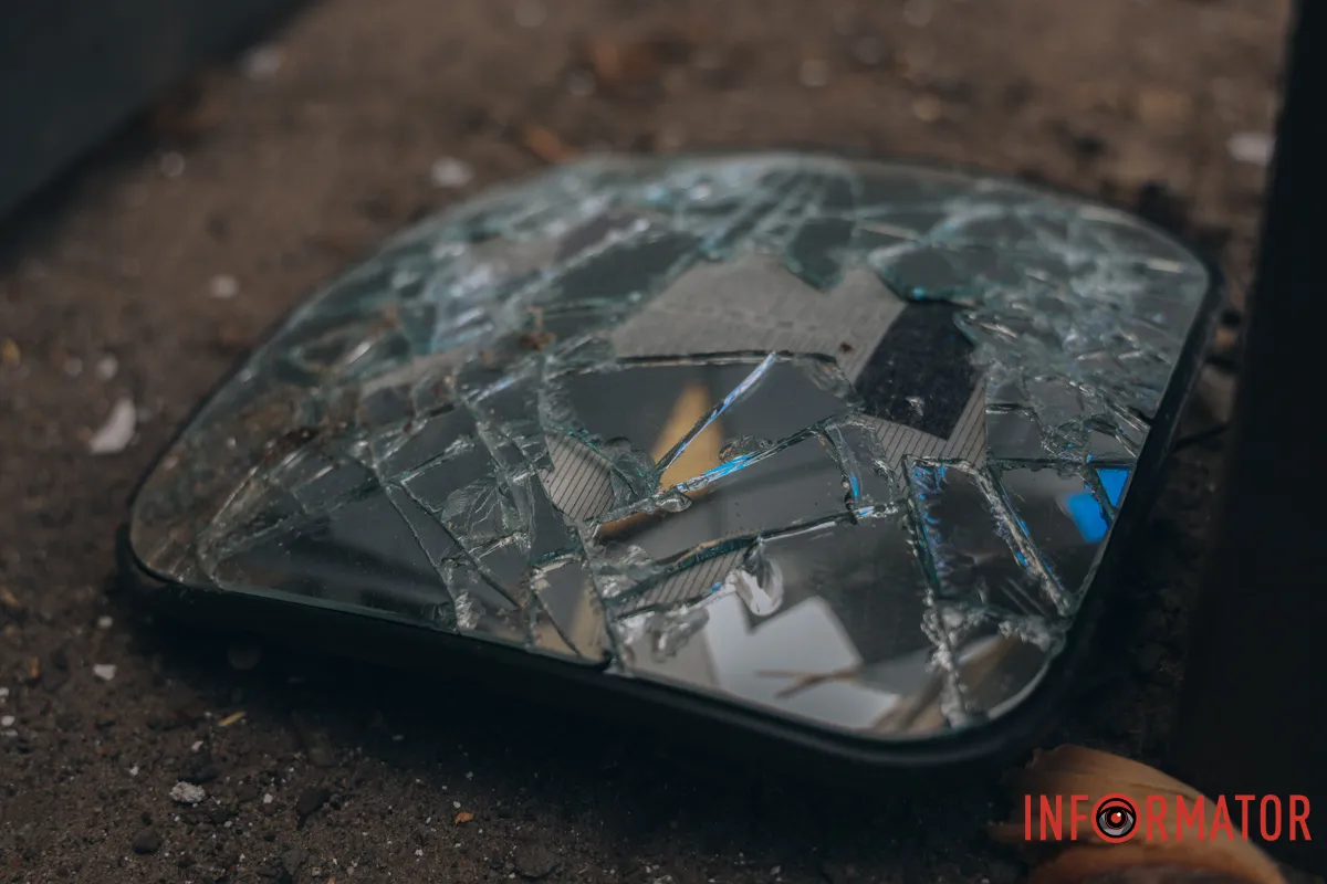 В Днепре на проспекте Мазепы грузовик въехал в киоск 13