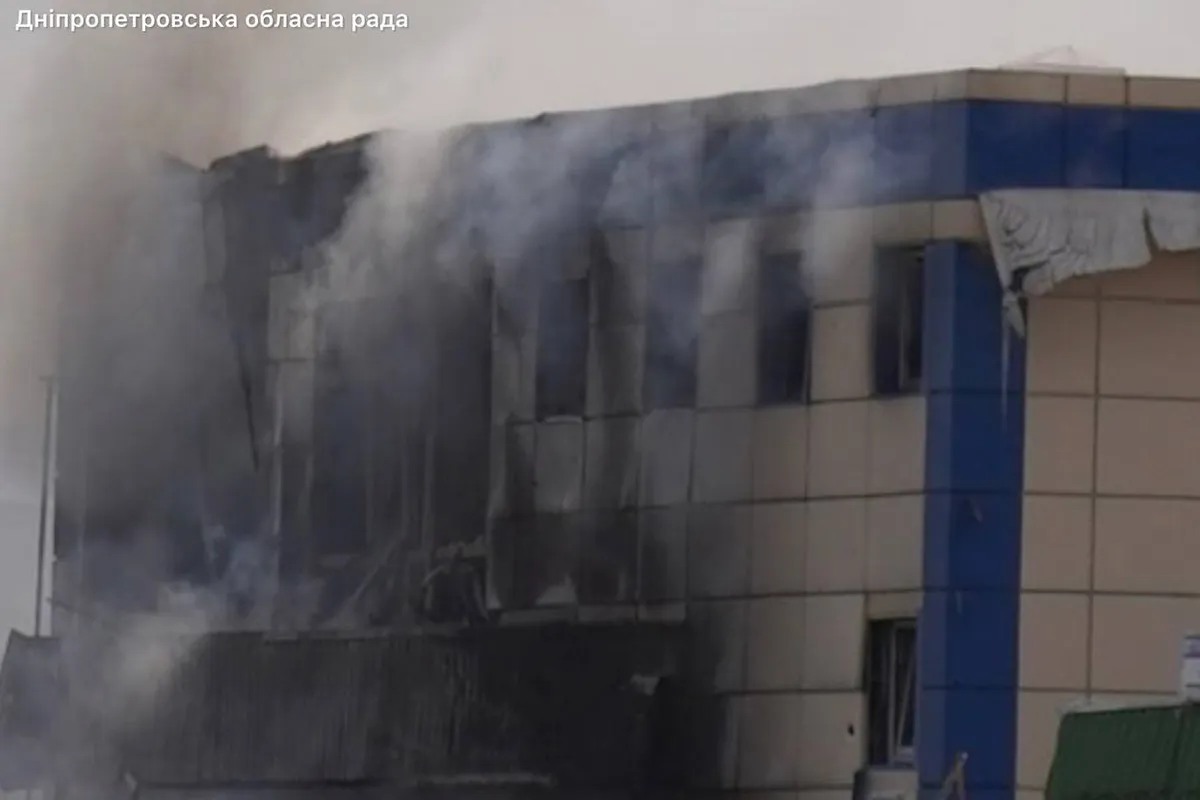 Кількість постраждалих зросла до 4: голова облради Лукашук показав, що відбувається на місці ворожої атаки у Дніпровському районі 2