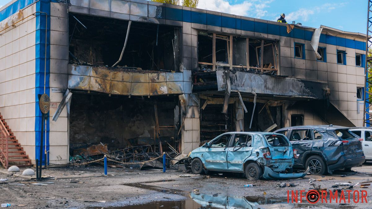 Як Дніпровський район оговтується після дронової атаки 30 квітня: фоторепортаж Інформатора