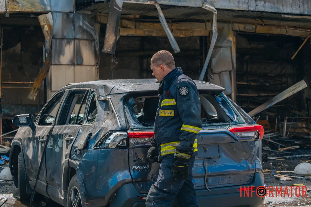 Как Днепровский район приходит в себя после дроновой атаки 30 апреля: фоторепортаж Информатора 1