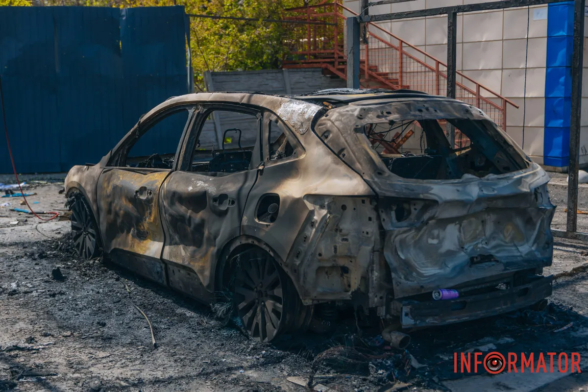 Как Днепровский район приходит в себя после дроновой атаки 30 апреля: фоторепортаж Информатора 4