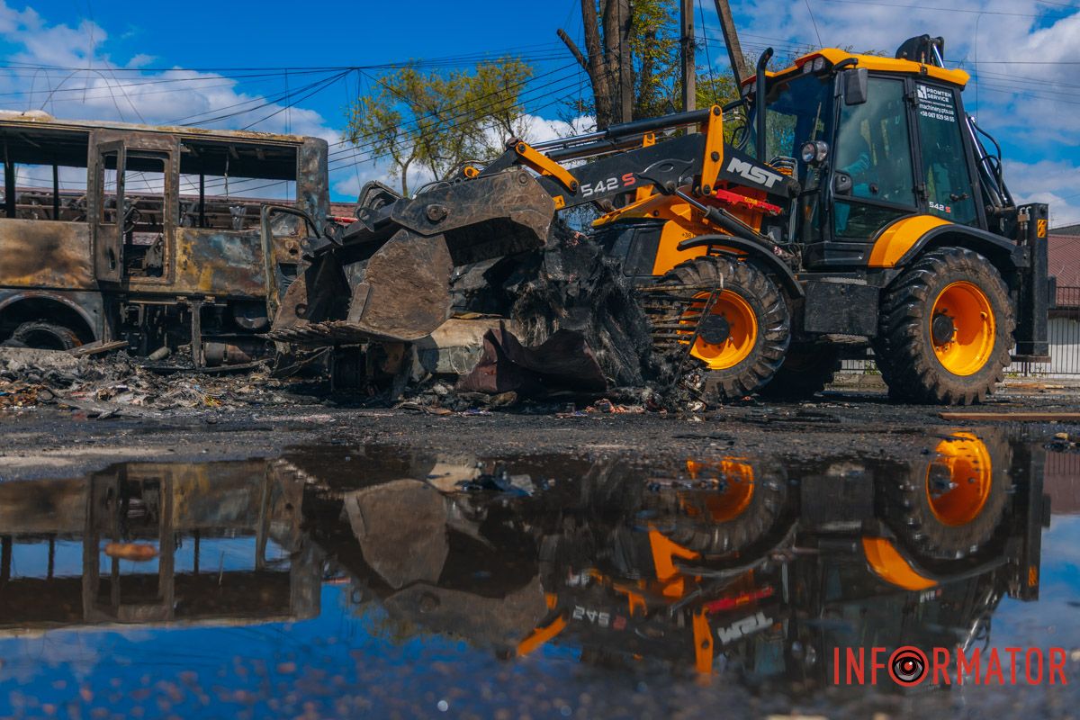 Как Днепровский район приходит в себя после дроновой атаки 30 апреля: фоторепортаж Информатора 8