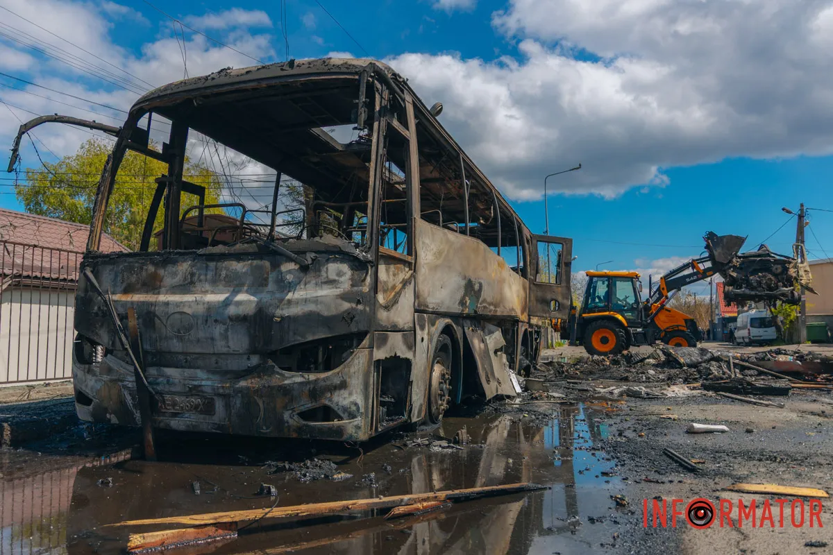 Как Днепровский район приходит в себя после дроновой атаки 30 апреля: фоторепортаж Информатора 12