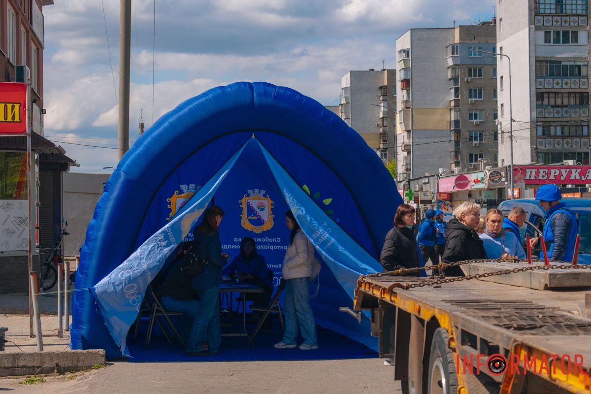 Как Днепровский район приходит в себя после дроновой атаки 30 апреля: фоторепортаж Информатора 11