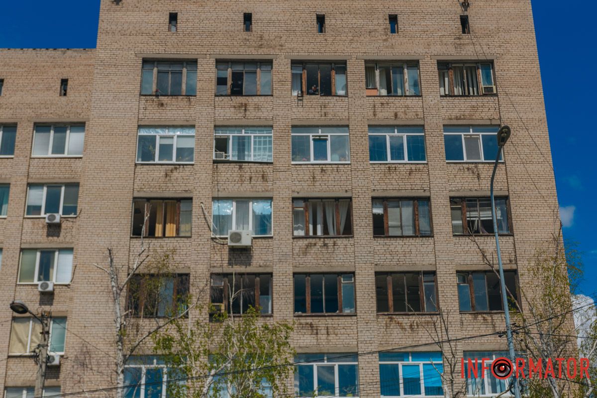 Как Днепровский район приходит в себя после дроновой атаки 30 апреля: фоторепортаж Информатора 18