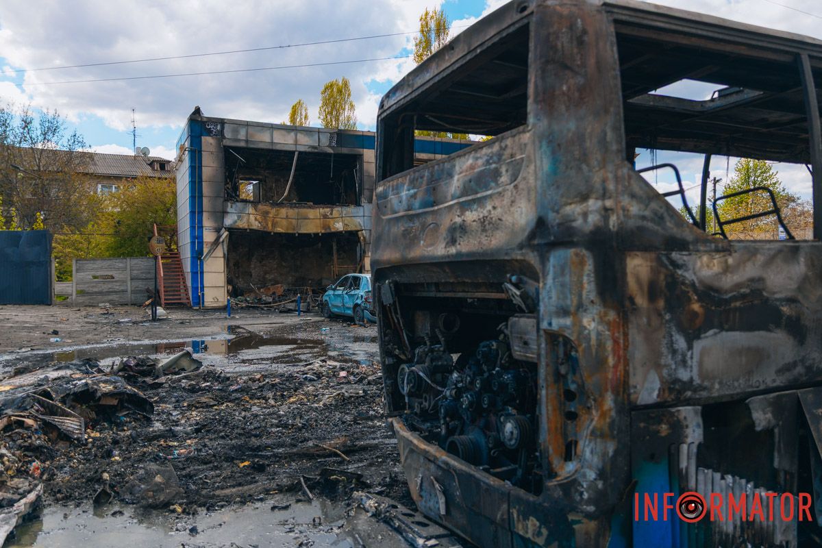 Как Днепровский район приходит в себя после дроновой атаки 30 апреля: фоторепортаж Информатора 27