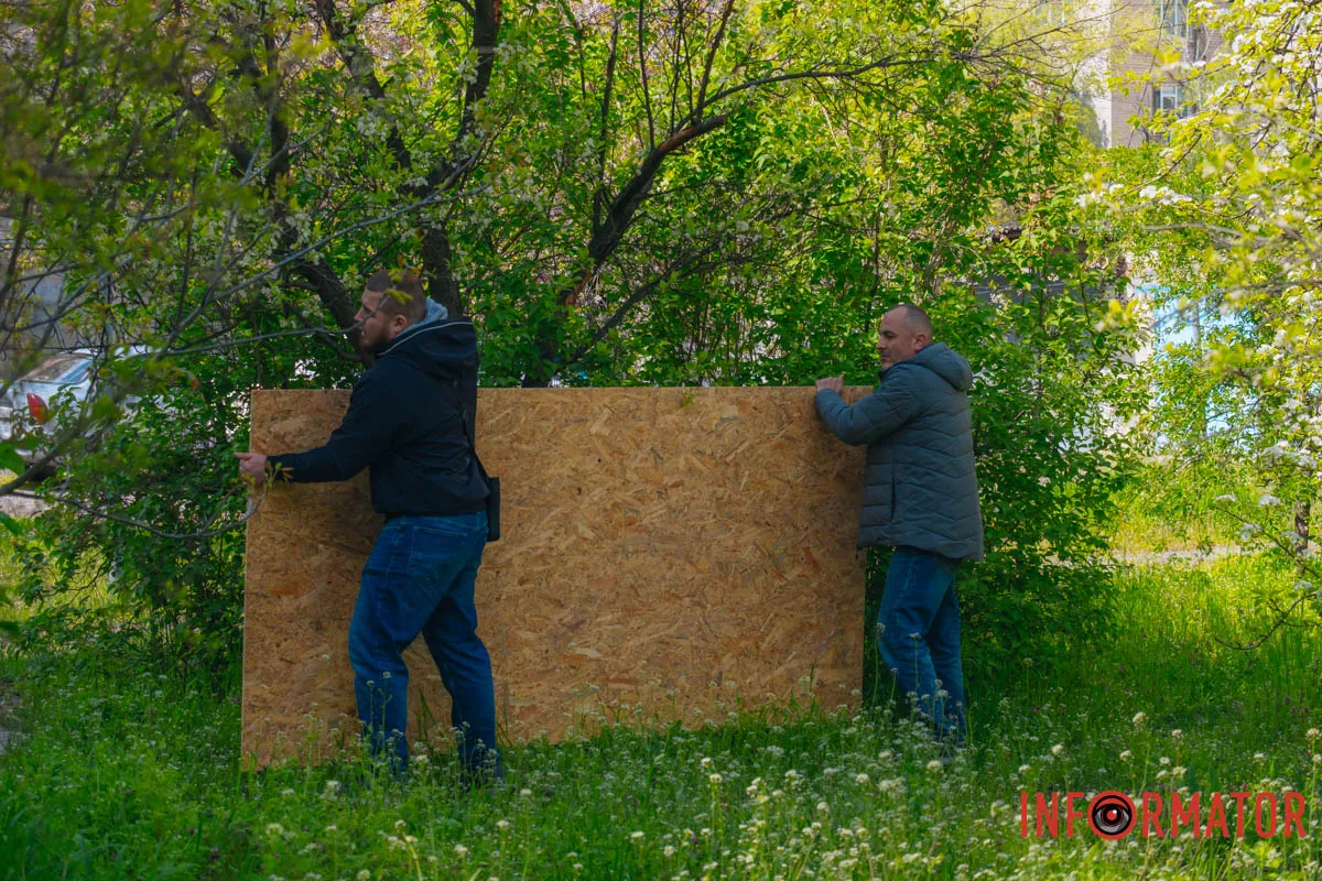 Как Днепровский район приходит в себя после дроновой атаки 30 апреля: фоторепортаж Информатора 37