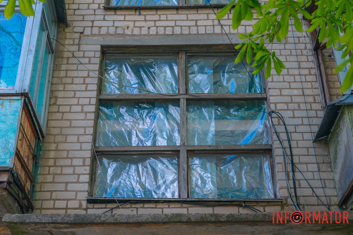 Как Днепровский район приходит в себя после дроновой атаки 30 апреля: фоторепортаж Информатора 44