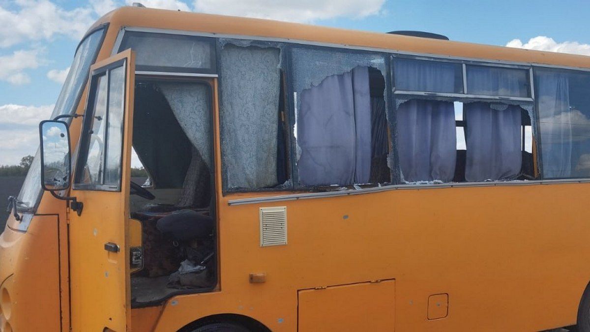 «Свідоме нехтування російською армією нормами міжнародного гуманітарного права»: у Дніпропетровській області війська рф знищили дронами соціальний автобус 1