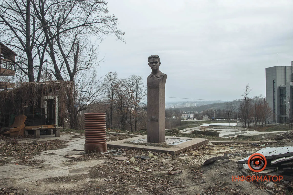 Пам'ятник демонтували у 2022 році