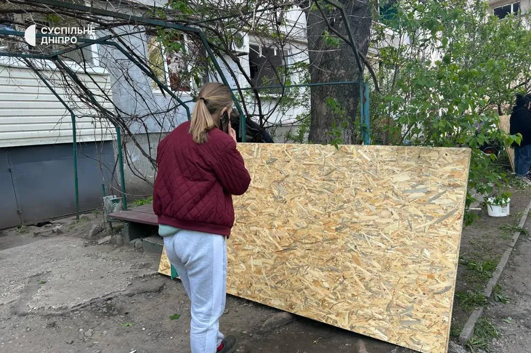  Внаслідок удару пошкоджений багатоповерховий житловий будинок