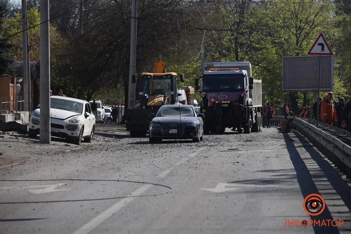 Обірвані лінії електропередач та мережі  транспорту