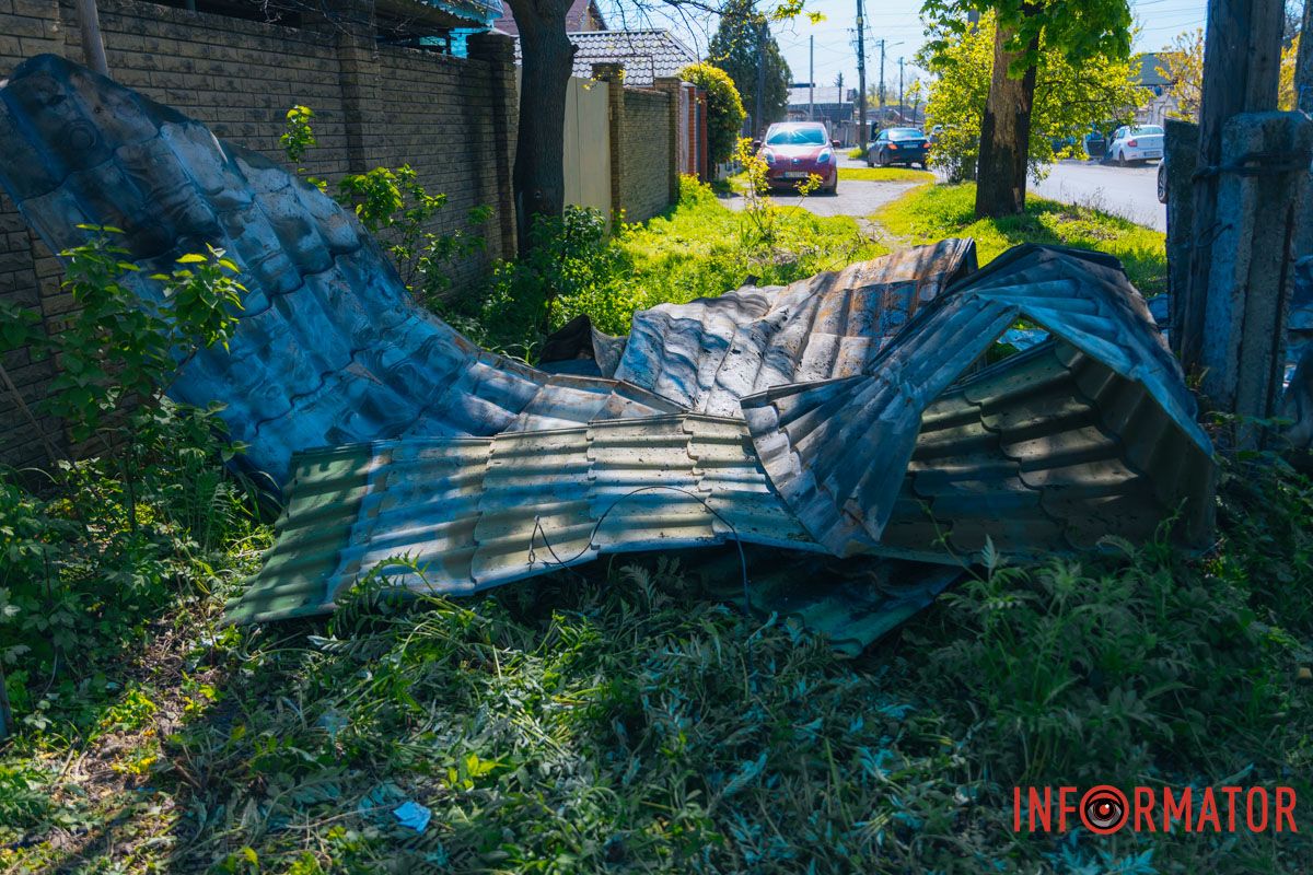 Обломки от дрона и последствия пожара: фоторепортаж Информатора, как россияне били по дому в Днепре 36