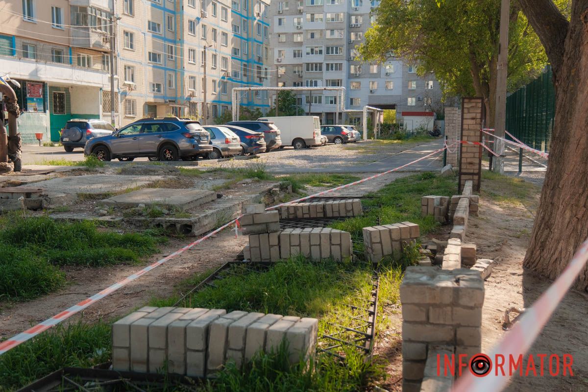 Поруч постійно перебувають діти
