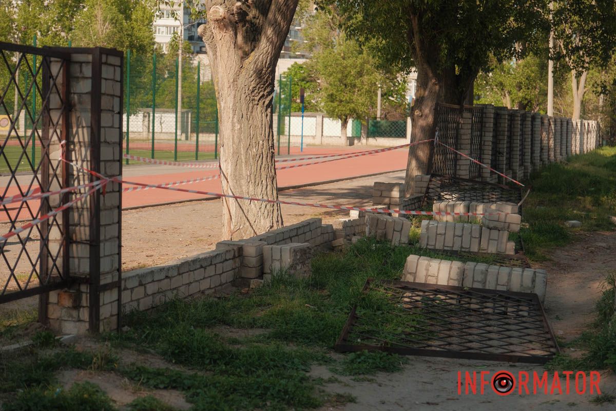Паркан може впасти будь-якої миті