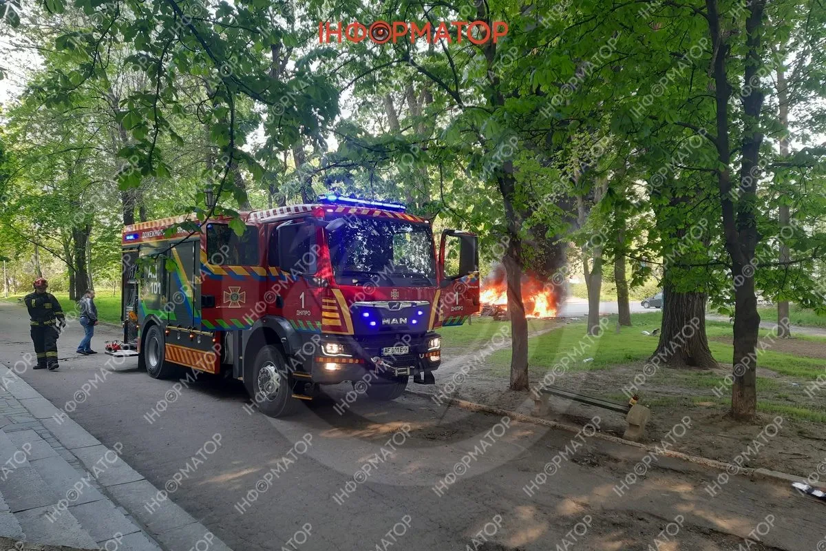 У Дніпрі у ДІІТ горіли машини: містяни чули вибух перед цим 2