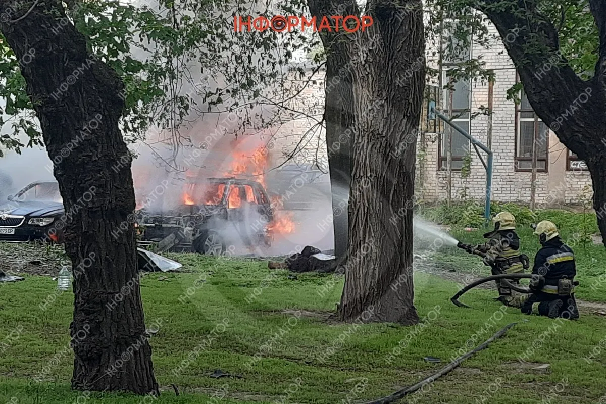 У Дніпрі у ДІІТ горіли машини: містяни чули вибух перед цим 3