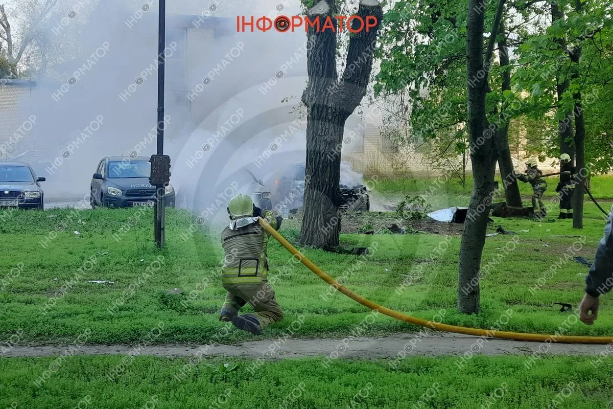 У Дніпрі у ДІІТ горіли машини: містяни чули вибух перед цим 6