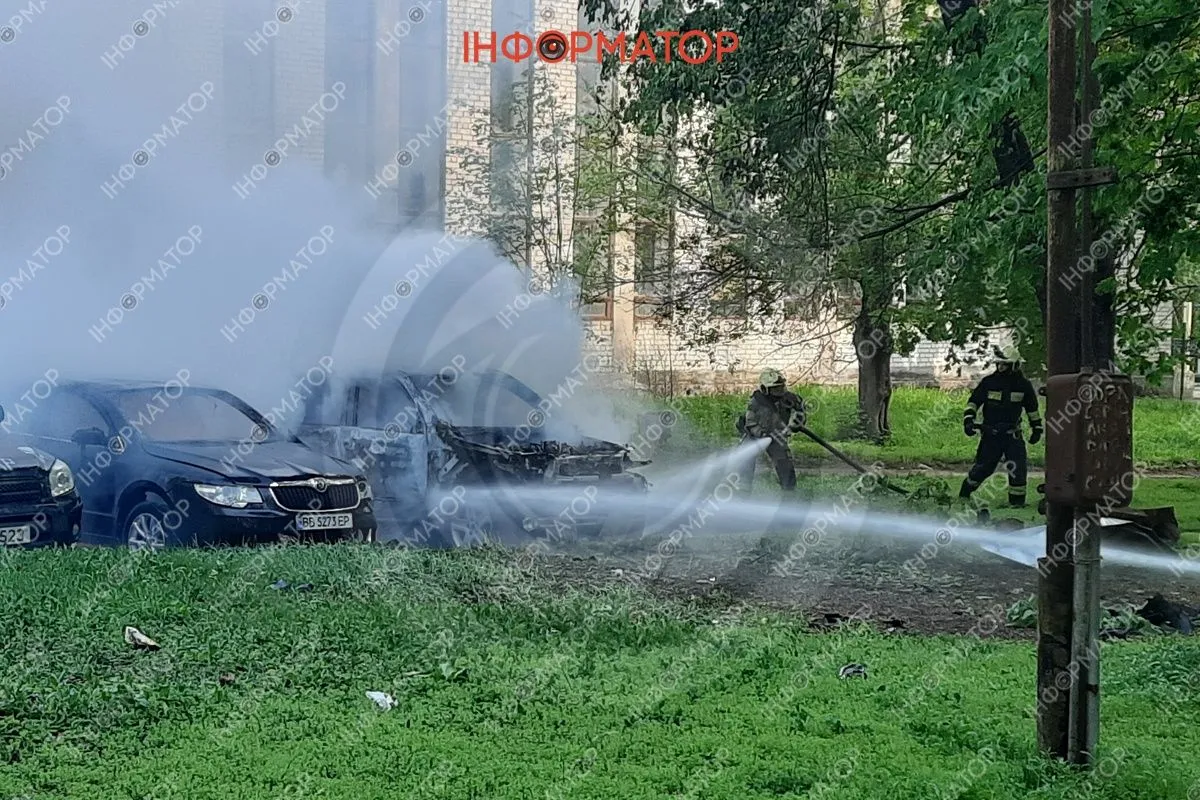 У Дніпрі у ДІІТ горіли машини: містяни чули вибух перед цим 8