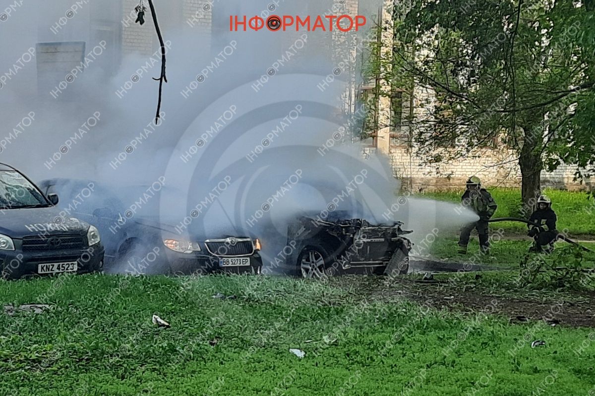 В Днепре задержаны двое мужчин, которых подозревают в подрыве автомобиля военнослужащего ВСУ