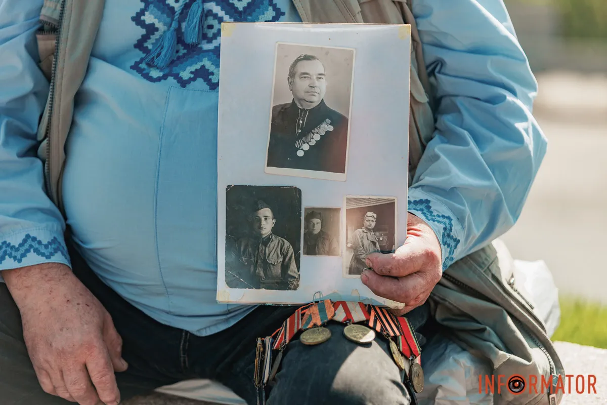 Квіти та посилена охорона: що відбувалось 9 травня біля Стели Вічної слави у Дніпрі 27