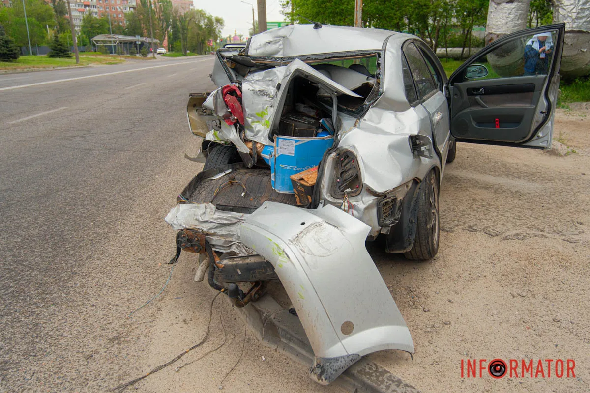 У Дніпрі на Космічній сталась аварія з автобусом та двома легковиками 1