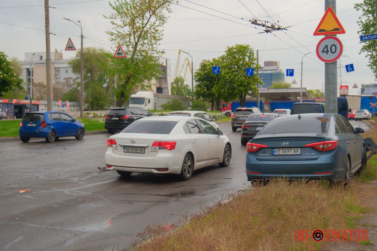 Станом на 9:30 на місці працює поліція та «швидка»