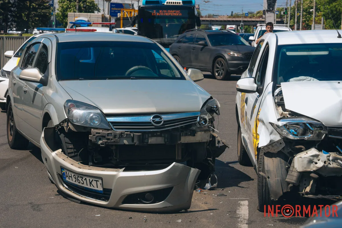 У Дніпрі на Січеславській Набережній сталася потрійна ДТП: є постраждалий 7