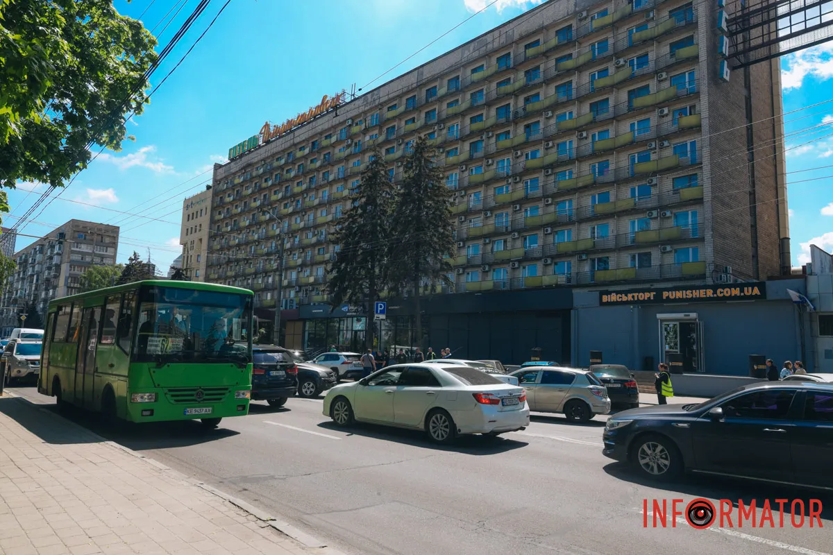 У Дніпрі на Січеславській Набережній сталася потрійна ДТП: є постраждалий 5