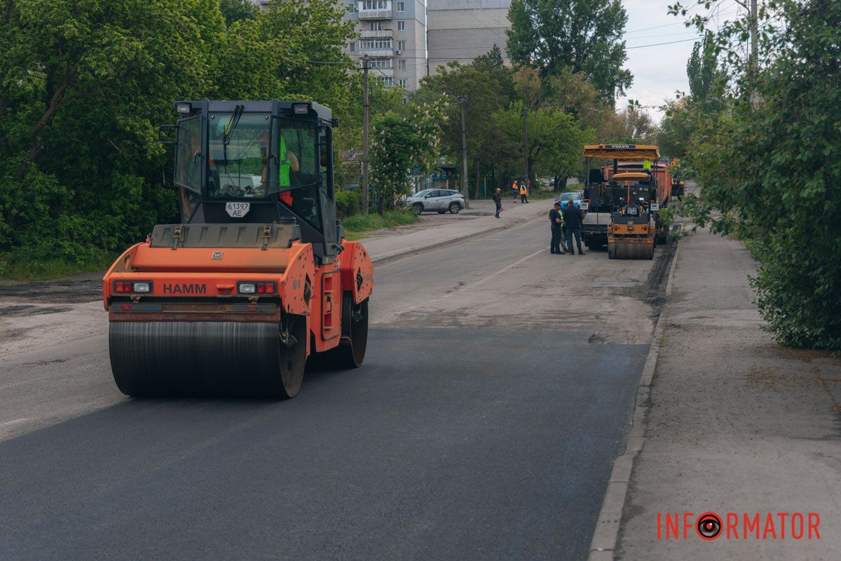 Гарячий асфальт та спецтехніка